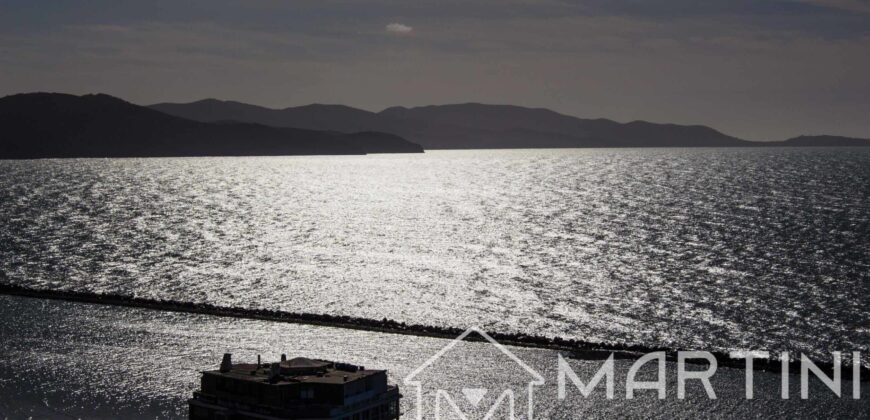 Attico a Follonica con Vista Mare vicino alla Spiaggia