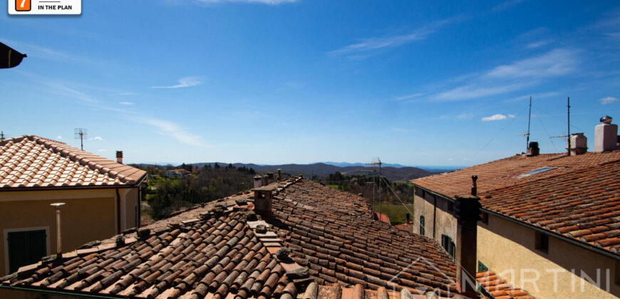 Trilocale con Piccolo Giardino e Vista Panoramica