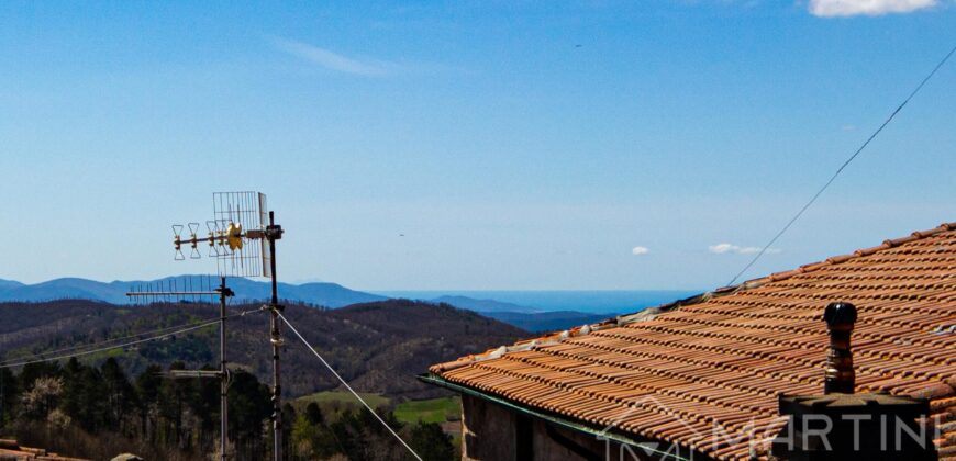 Trilocale con Piccolo Giardino e Vista Panoramica