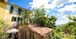 Casa con giardino a Montieri in Vendita