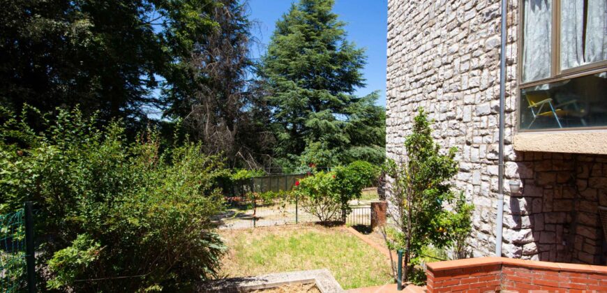 Villetta Bifamiliare con Giardino e Garage