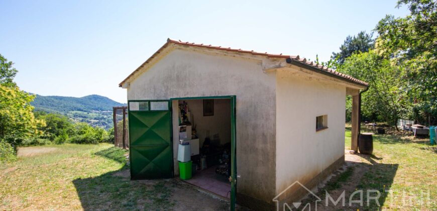 Annesso in Muratura con Terreno e Sorgente