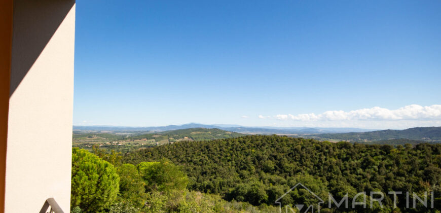 Luxury Apartment with Terrace in Tuscany