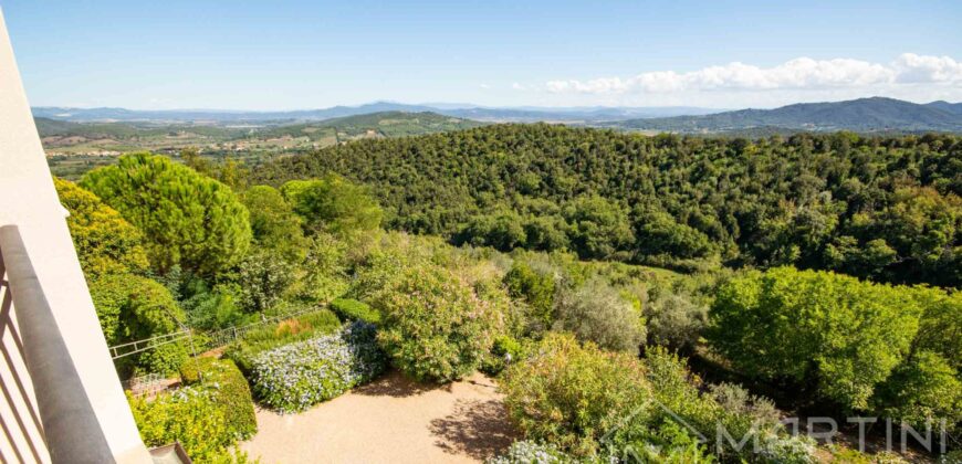 Luxury Apartment with Terrace in Tuscany