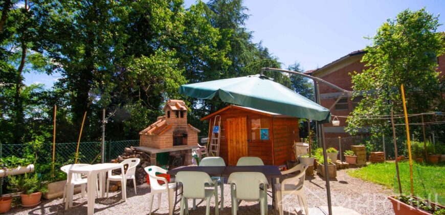 Ultimo Piano di Villetta con Giardino e Garage