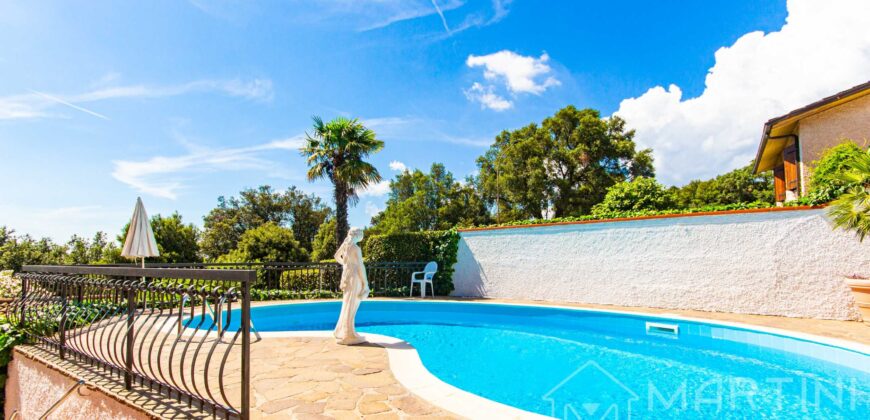 Casa con Piscina e Terrazzo Abitabile