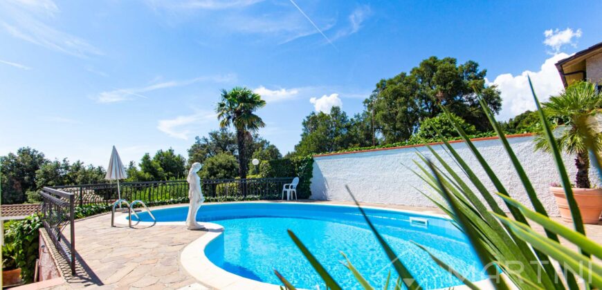 Casa con Piscina e Terrazzo Abitabile