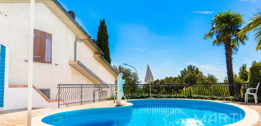 Casa con Piscina e Terrazzo Abitabile