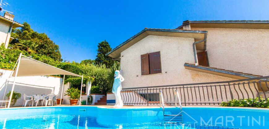 Casa con Piscina e Terrazzo Abitabile