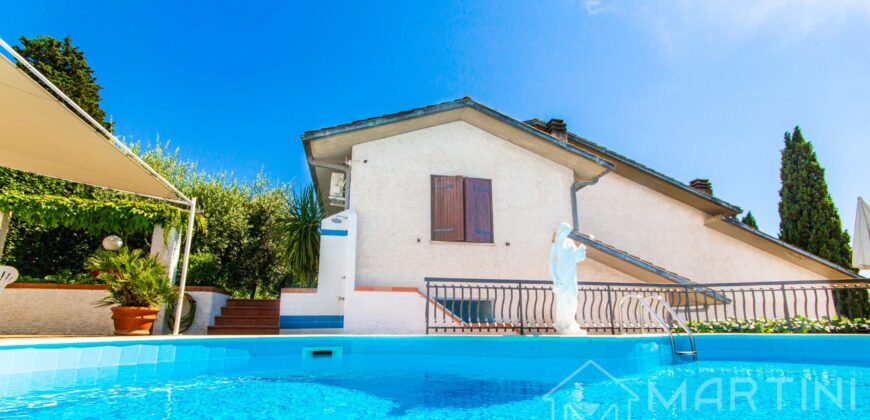 Casa con Piscina e Terrazzo Abitabile