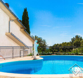 Casa con Piscina e Terrazzo Abitabile