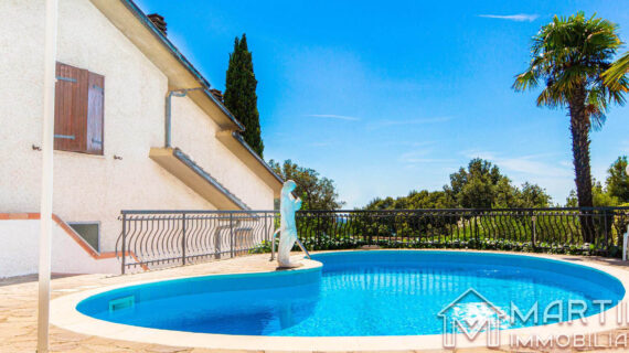 Casa con Piscina e Terrazzo Abitabile