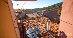 Appartamento Rustico Ristrutturato con Balcone