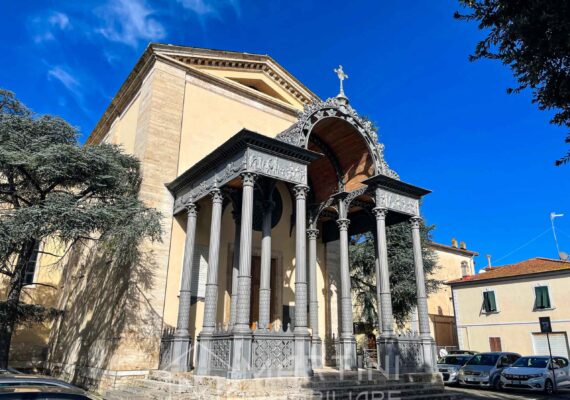 Churches in Follonica: where are they?